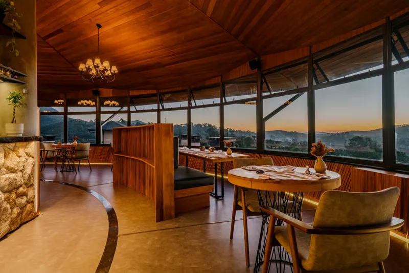 Restaurante giratório Sierra 360 em Monte Verde com vista panorâmica da serra