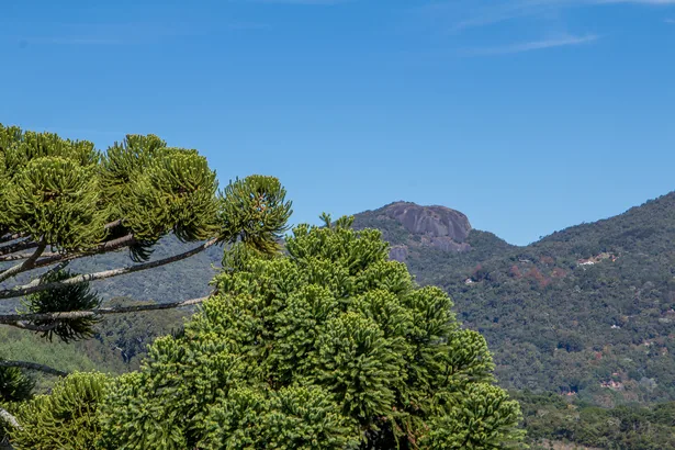 Mirante de Monte Verde MG com vista para a serra ao pôr do sol, cenário para pedido de casamento